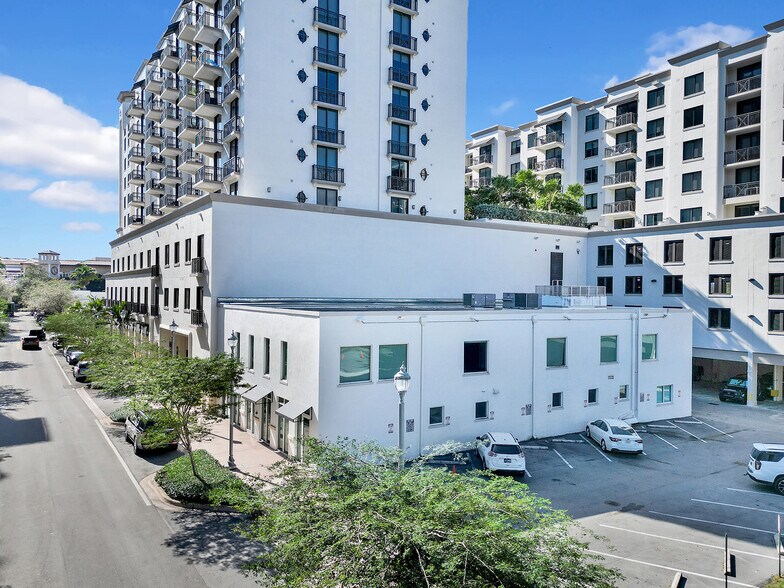 4070-4090 Laguna St, Coral Gables, FL à louer - Photo du bâtiment - Image 1 de 35