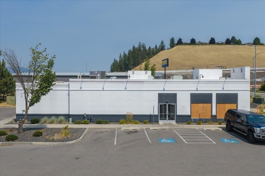 325 N Ross Point Rd, Post Falls, ID for sale - Building Photo - Image 2 of 28