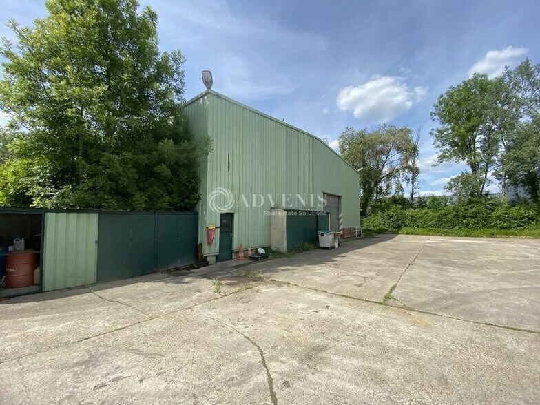 Industriel dans Élancourt à louer - Photo du bâtiment - Image 2 de 2