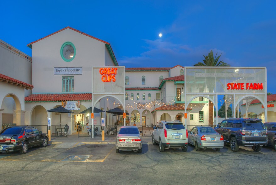 8101 N 19th Ave, Phoenix, AZ à louer - Photo du bâtiment - Image 1 de 8