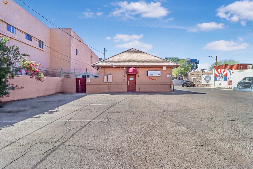 1812 E Apache Blvd, Tempe, AZ à louer - Photo du bâtiment - Image 2 de 10