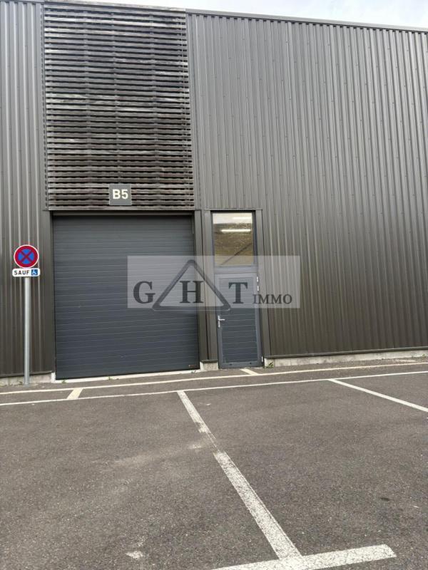 Industrial in Saint-Fargeau-Ponthierry for sale Building Photo- Image 1 of 5