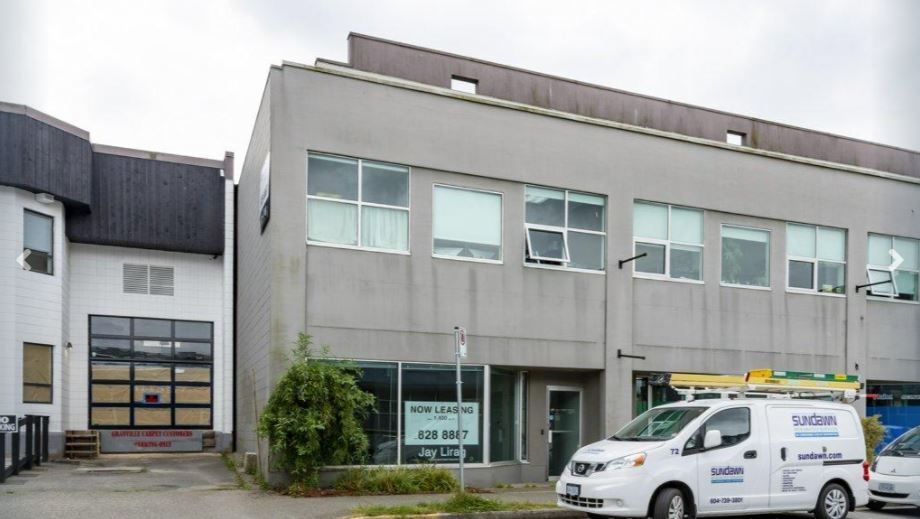 386-390 W 8th Ave, Vancouver, BC à louer - Photo du bâtiment - Image 2 de 4