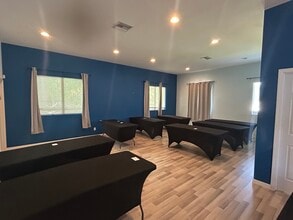 230 Pine Ave N, Oldsmar, FL à louer Photo intérieure- Image 1 de 5