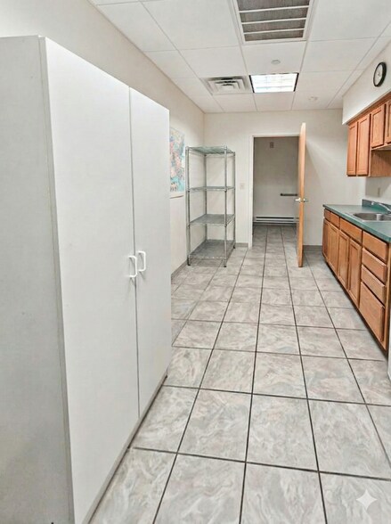 6 Drummond Pl, Red Bank, NJ à louer - Photo du bâtiment - Image 3 de 18