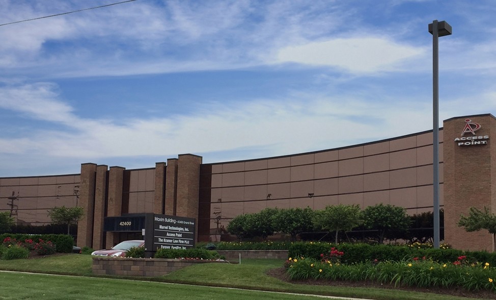 42400 Grand River Ave, Novi, MI for lease - Building Photo - Image 1 of 6