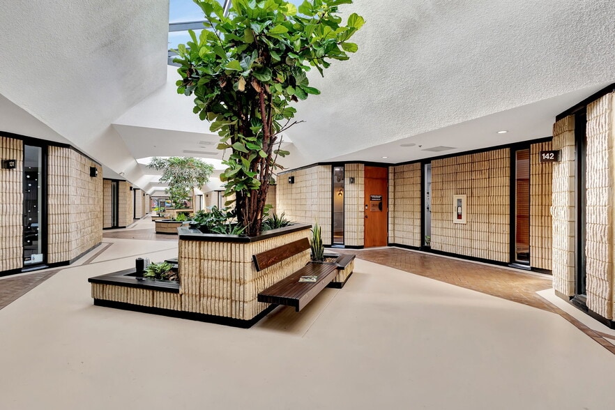 13005 Southern Blvd, Loxahatchee Groves, FL for sale - Interior Photo - Image 1 of 12