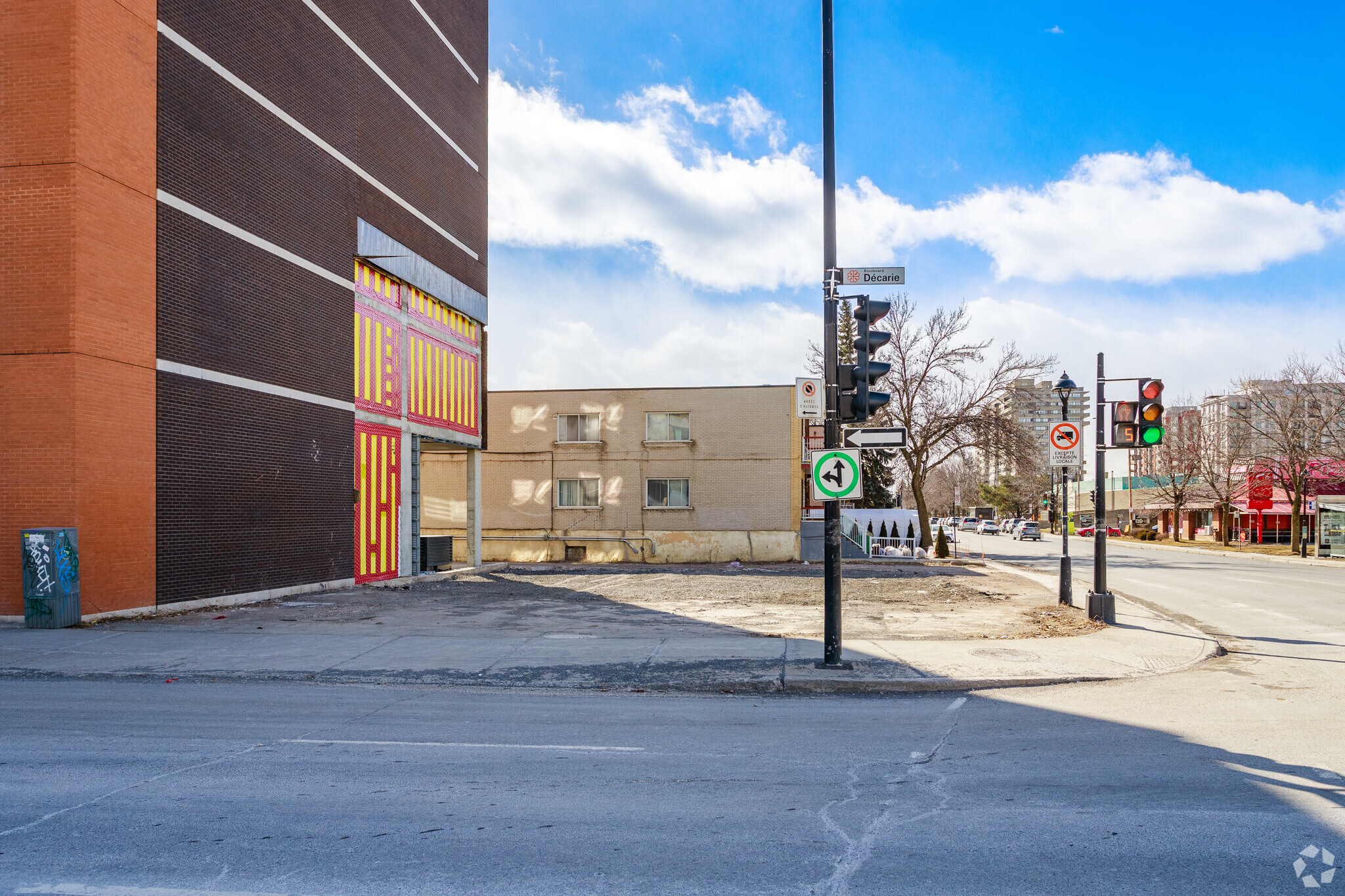 6800 Boul Décarie, Montréal, QC for sale Primary Photo- Image 1 of 1