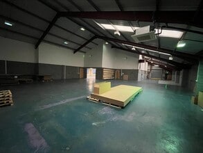 Lincoln Way, Louth for lease Interior Photo- Image 2 of 9