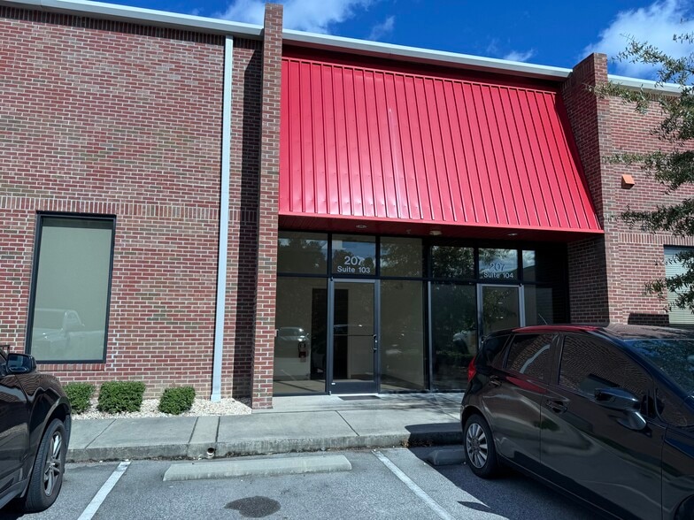 207 Airport Rd, Fayetteville, NC for lease - Building Photo - Image 2 of 18
