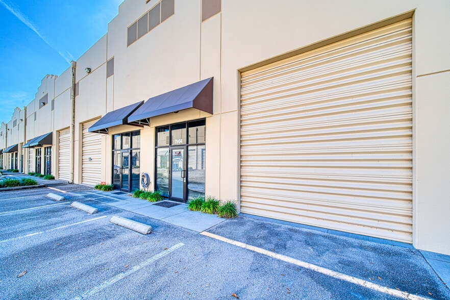 7602-7664 SW Jack James Dr, Stuart, FL à vendre - Photo du bâtiment - Image 1 de 9