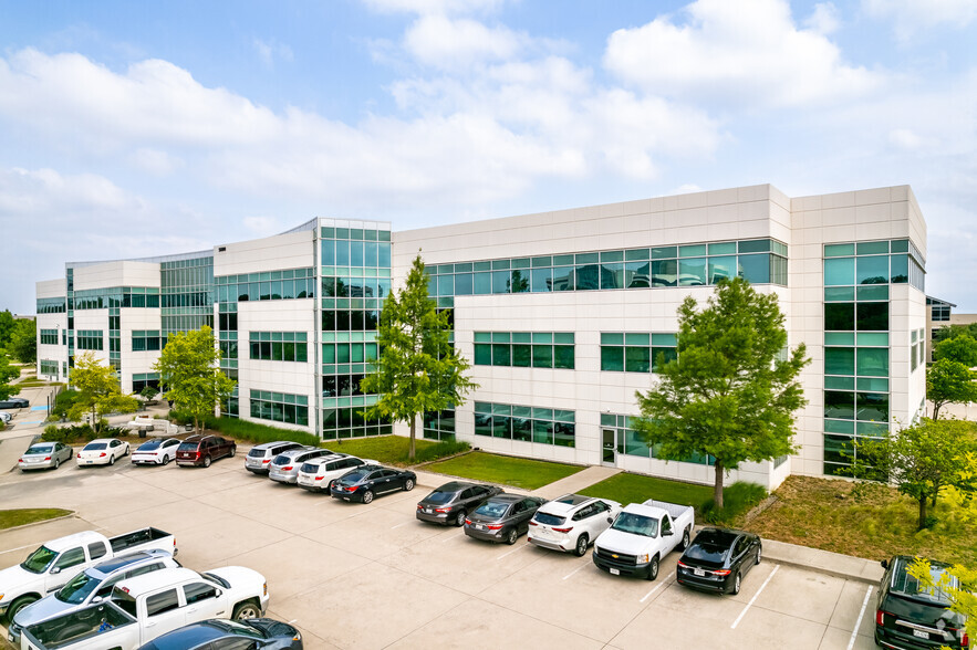 5600 Tennyson Pkwy, Plano, TX à louer - Photo du bâtiment - Image 1 de 10