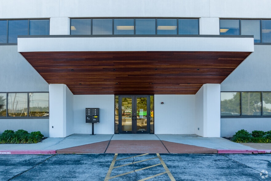 4040 Red Bluff Rd, Pasadena, TX à louer - Photo du bâtiment - Image 3 de 13