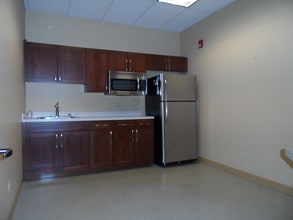 935 Lakeview Pky, Vernon Hills, IL for sale Interior Photo- Image 2 of 16