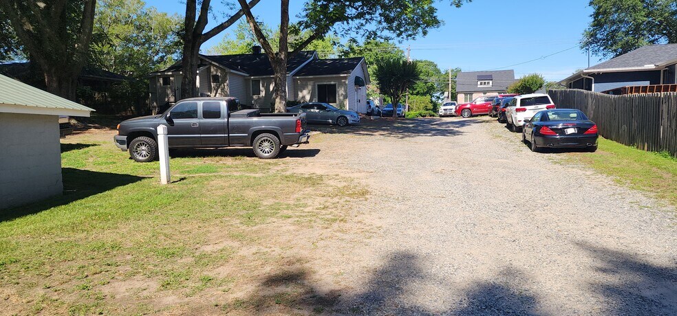 1233 Canton St, Roswell, GA à louer - Photo du bâtiment - Image 2 de 9