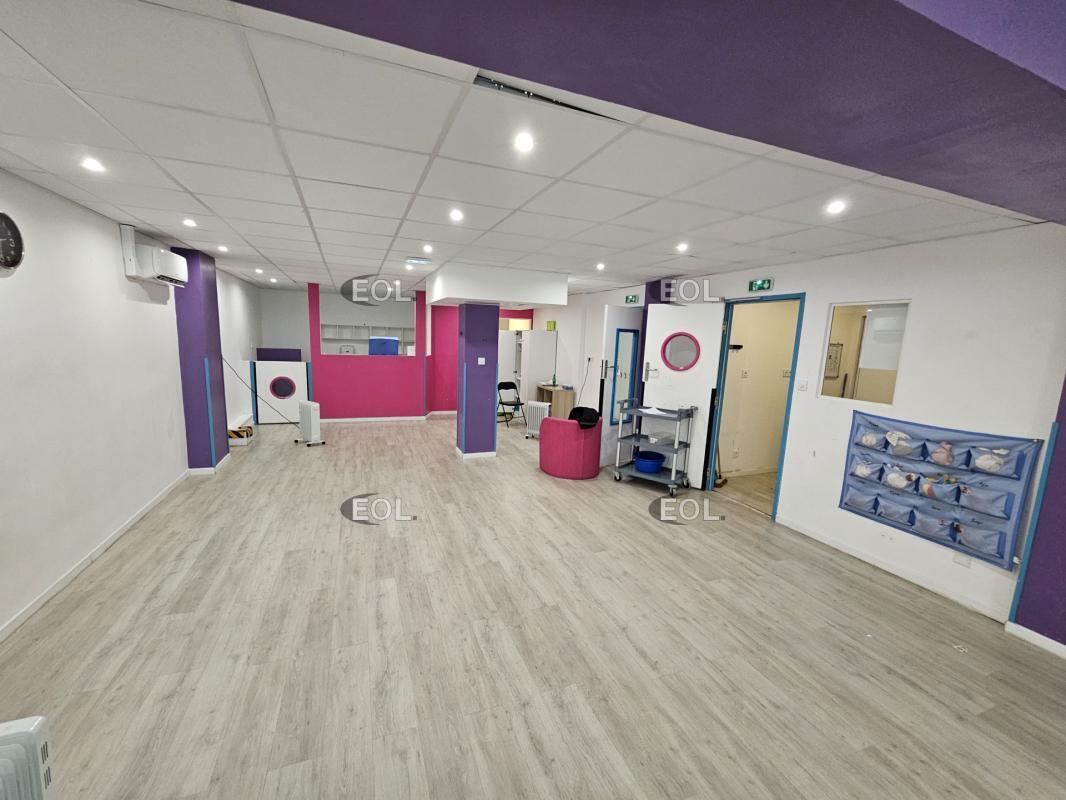 Flex in Saint-Maur-des-Fossés for lease Building Photo- Image 1 of 12