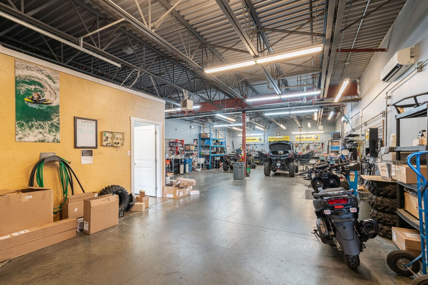 1030 Oyster Drive Dr, Ladysmith, BC for sale - Building Photo - Image 2 of 10