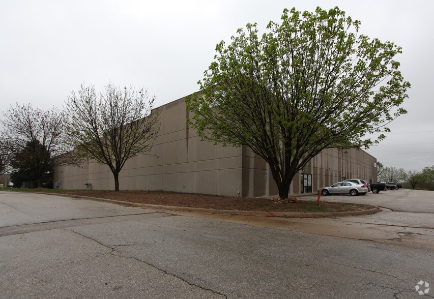 16240-16250 W 110th St, Lenexa, KS for lease - Building Photo - Image 3 of 3
