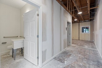 8100 Memorial Pky SW, Huntsville, AL for lease Interior Photo- Image 2 of 10