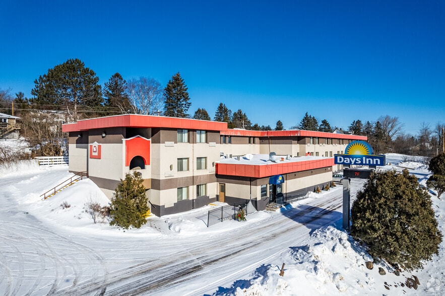 2211 London Rd, Duluth, MN for sale - Primary Photo - Image 1 of 19