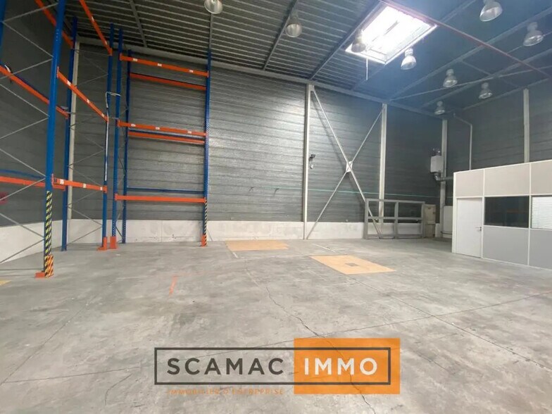 Industrial in LES MILLES for lease - Interior Photo - Image 2 of 6
