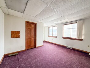 416 Pittsburgh Cir, Ellwood City, PA for lease Interior Photo- Image 2 of 4