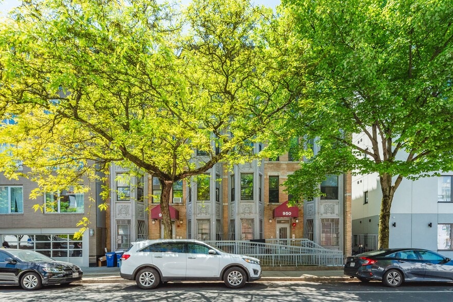 950-952 Bergen St, Brooklyn, NY for sale - Building Photo - Image 3 of 16