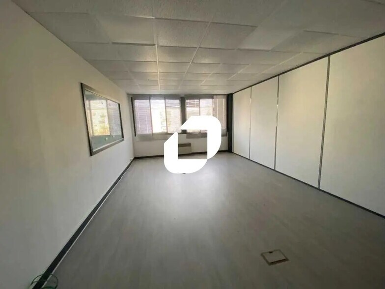 Office in Goussainville for lease - Building Photo - Image 3 of 7