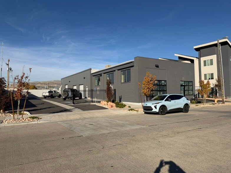250 W Paxton Ave, Salt Lake City, UT for lease - Building Photo - Image 2 of 6