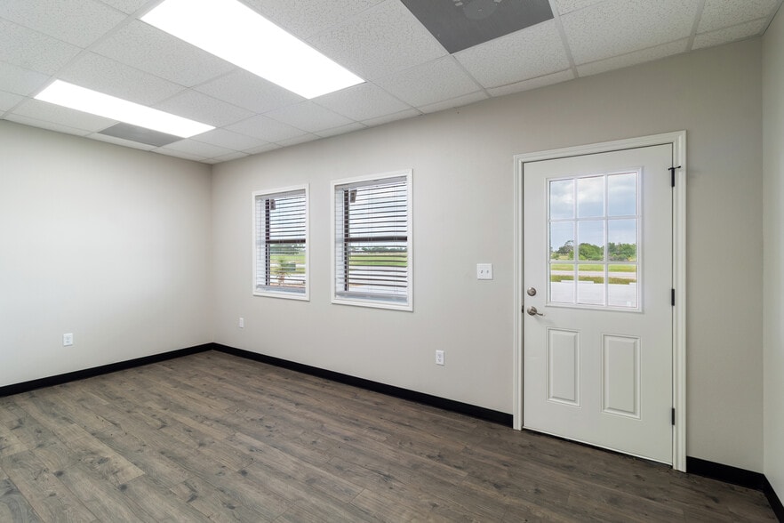 4025 King Air Dr, Wixon Valley, TX à vendre - Photo du bâtiment - Image 3 de 12