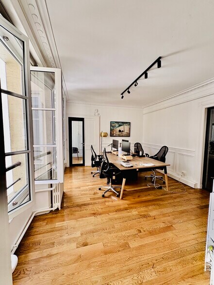 19 Rue D'Hauteville, Paris à louer - Photo du bâtiment - Image 2 de 13