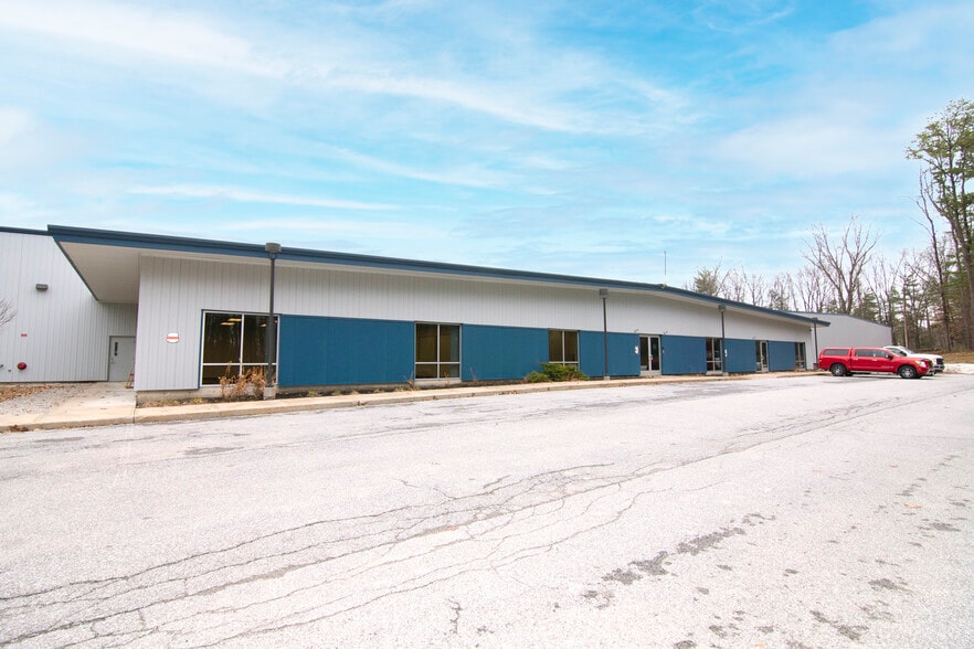 3 Unlimited Dr, Saratoga Springs, NY for lease - Building Photo - Image 2 of 40