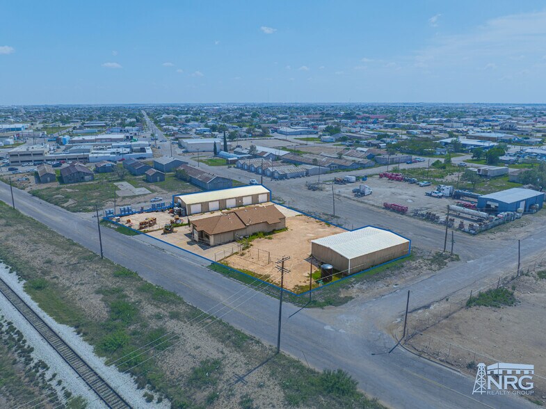 903 W Industrial Ave, Midland, TX à louer - Photo du bâtiment - Image 2 de 18