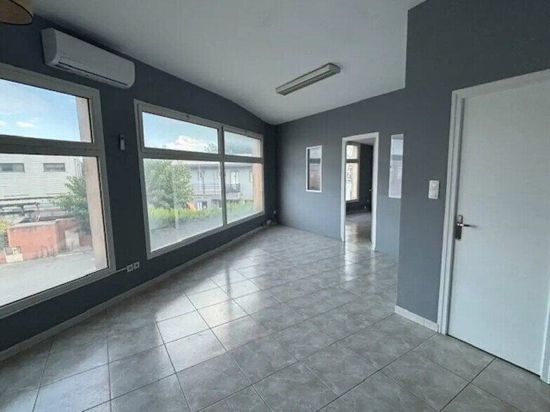 Commerce de détail dans Gardanne à louer - Photo intérieure - Image 1 de 8