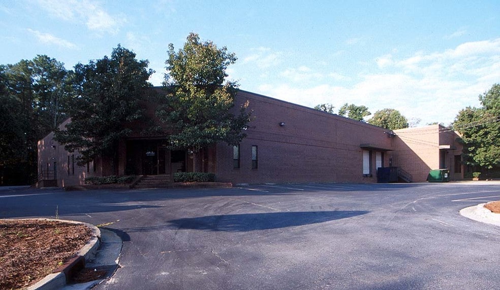 2550 Collins Springs Dr SE, Smyrna, GA for lease - Primary Photo - Image 1 of 1