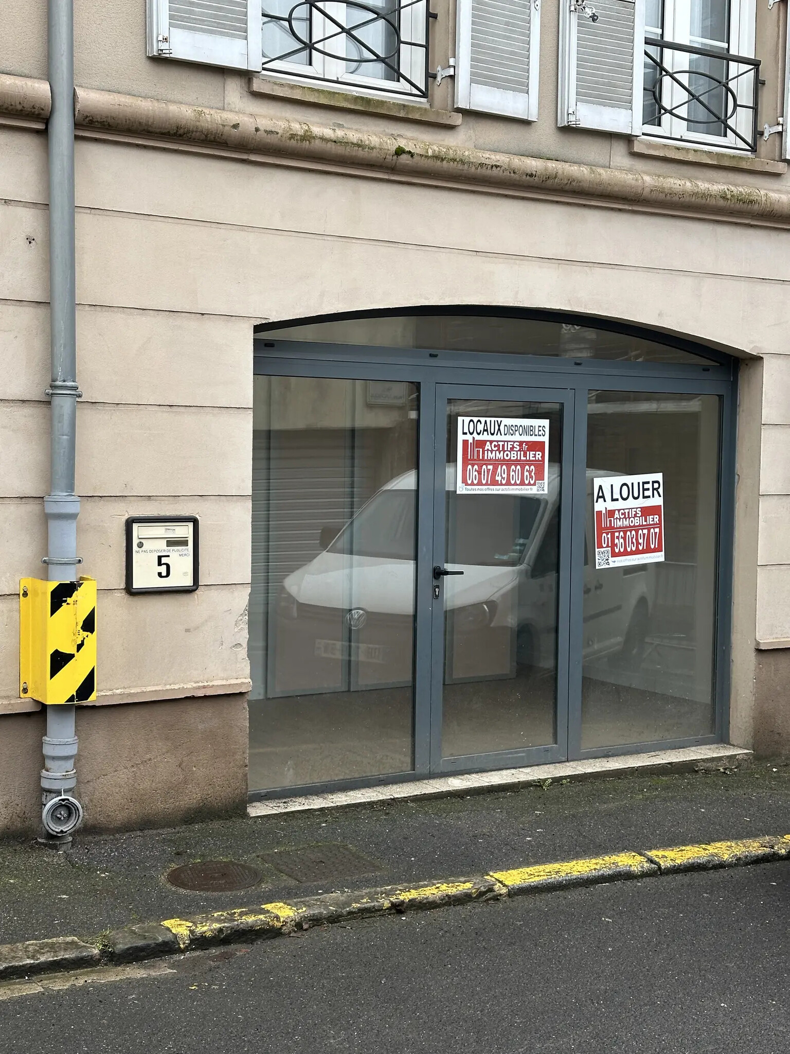 Retail in Lagny-sur-Marne for lease Building Photo- Image 1 of 8