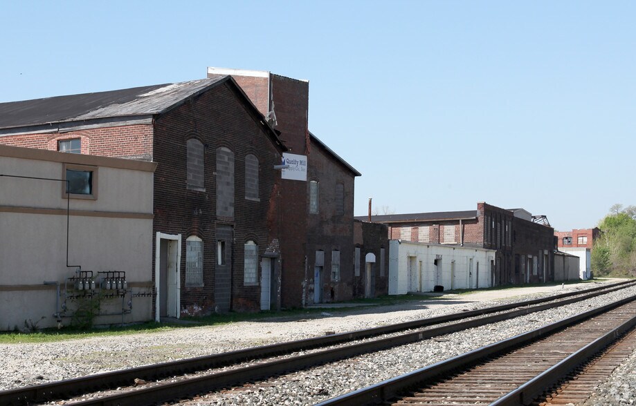 1520 W 5th St, Muncie, IN à louer - Photo du bâtiment - Image 2 de 2