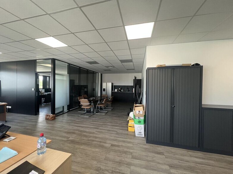 Industrial in Chasse-sur-Rhône for lease - Interior Photo - Image 3 of 4