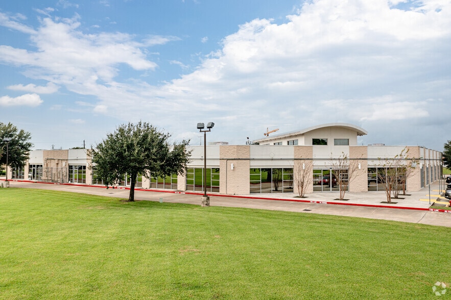 1010 W Baker Rd, Baytown, TX for lease - Primary Photo - Image 1 of 6