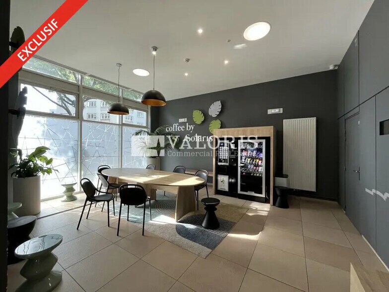 Office in Lyon for lease - Interior Photo - Image 1 of 7