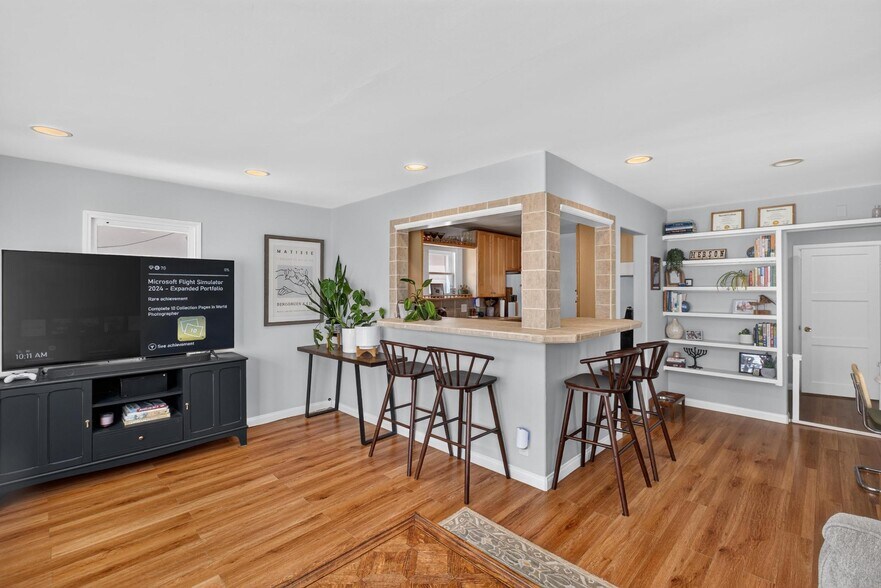 225 N Juanita Ave, Redondo Beach, CA à vendre - Photo du bâtiment - Image 3 de 14