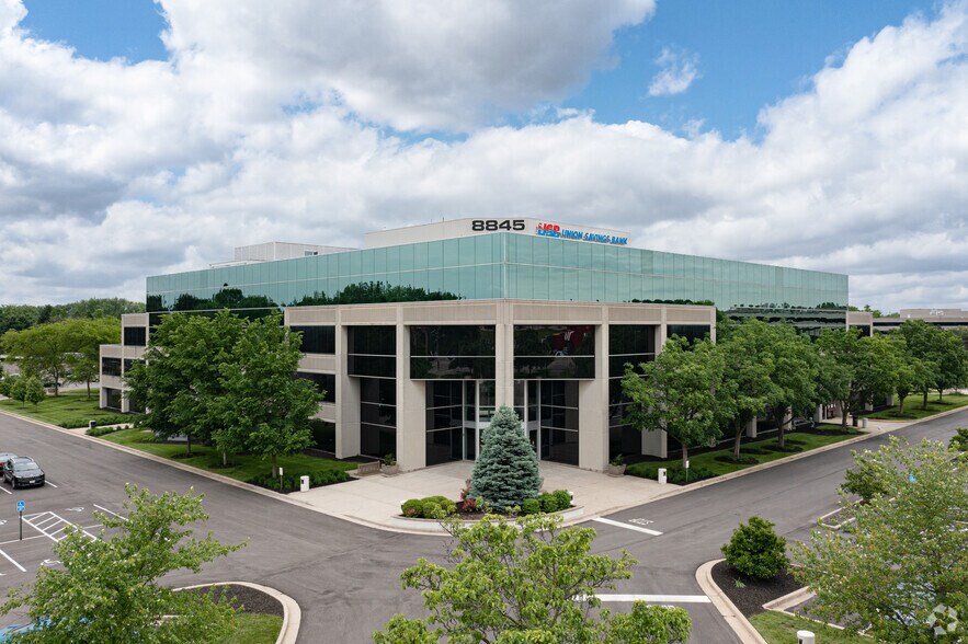 8845 Governors Hill Dr, Cincinnati, OH à louer - Photo du bâtiment - Image 1 de 7