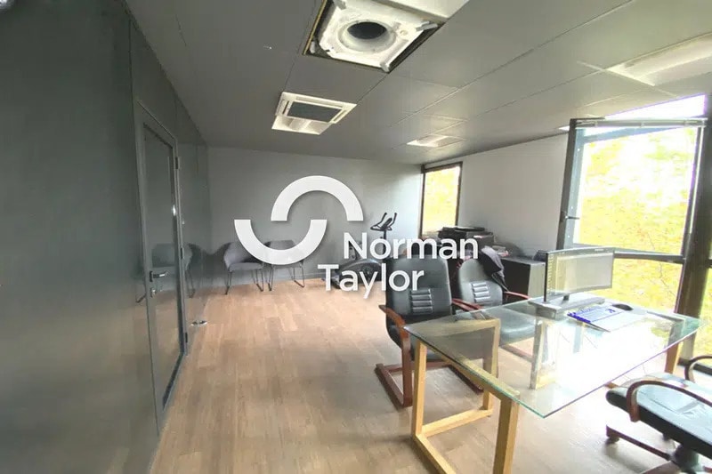 Office in Montpellier for lease - Interior Photo - Image 1 of 8