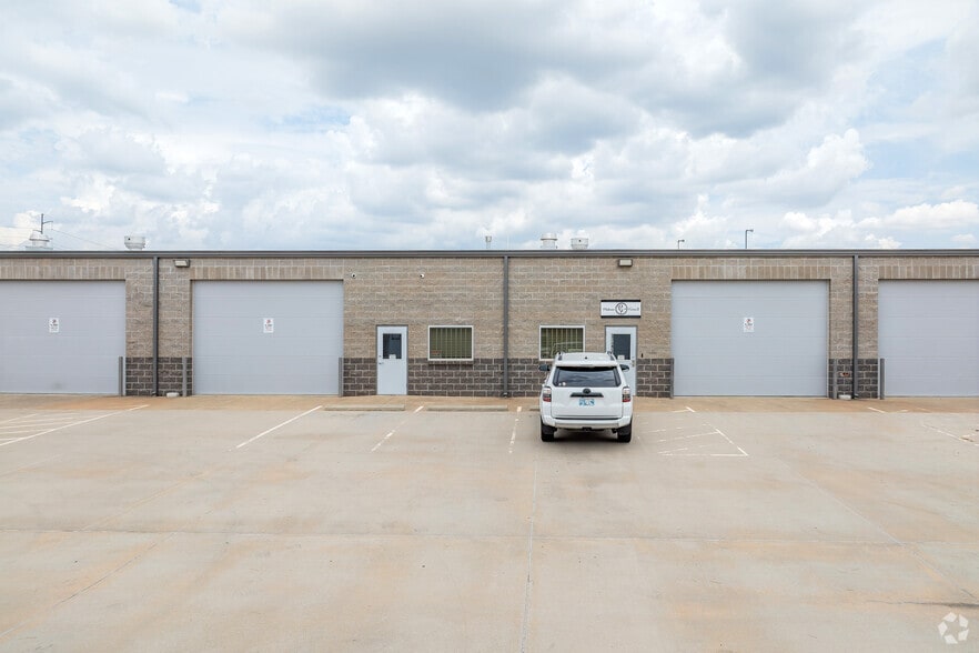 7304 NW 164th St, Edmond, OK for sale - Building Photo - Image 3 of 10