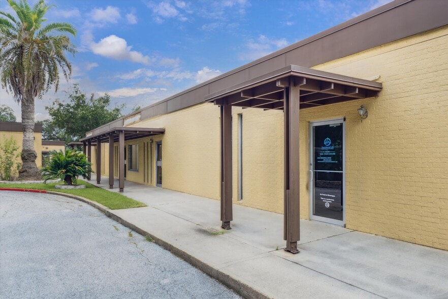 6504 Memorial Dr, Texas City, TX for lease - Primary Photo - Image 1 of 34