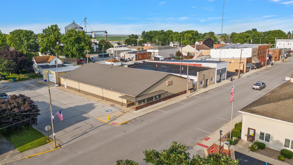 101 S Brooks St, Francesville, IN à vendre - Photo du b timent - Image 1 de 11