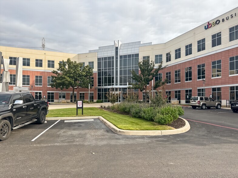 401 E Sonterra Blvd, San Antonio, TX à louer - Photo du bâtiment - Image 2 de 19