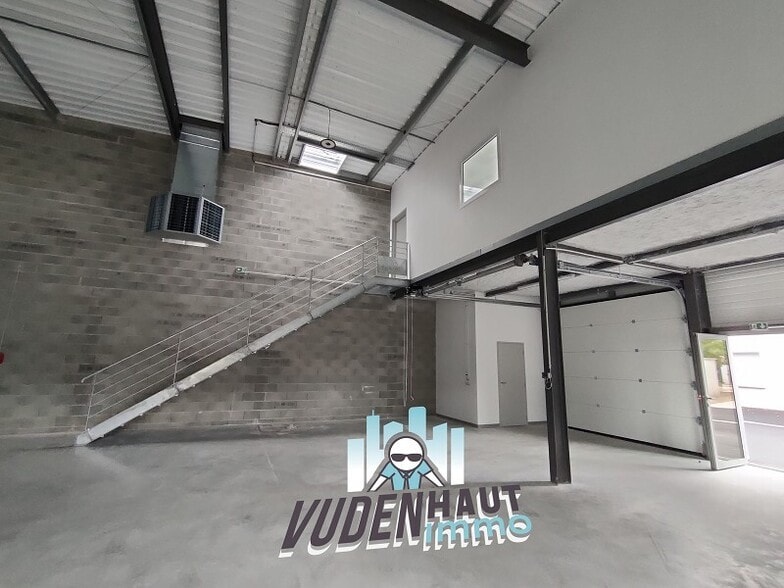 Flex in Cugnaux for lease - Interior Photo - Image 2 of 9