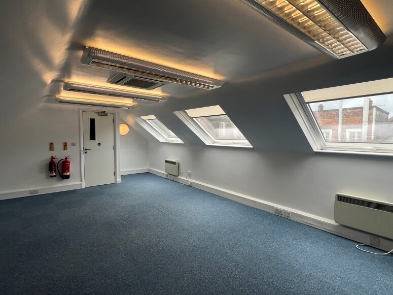 16A-17 Tunsgate, Guildford for lease Interior Photo- Image 1 of 1