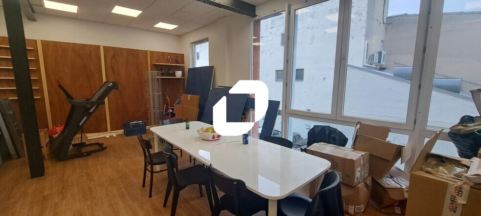 Office in Montreuil for lease - Interior Photo - Image 3 of 11